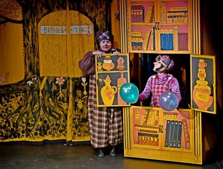 Фестиваль детских камерных театров «Волшебный фонарик» 2022. Спектакль «С приветом, Винни-Пух!» Клоун-мим-театра «Мимигранты» . Источник: mimigrants.ru. Правообладатель: mimigrants.ru.