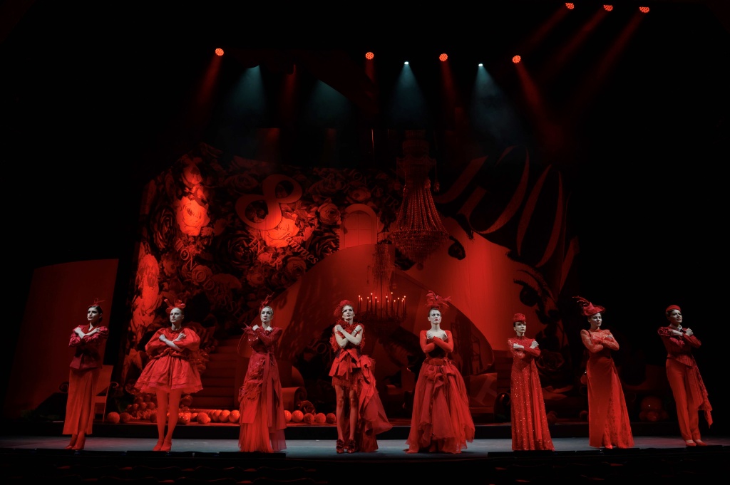 «8 разгневанных женщин».