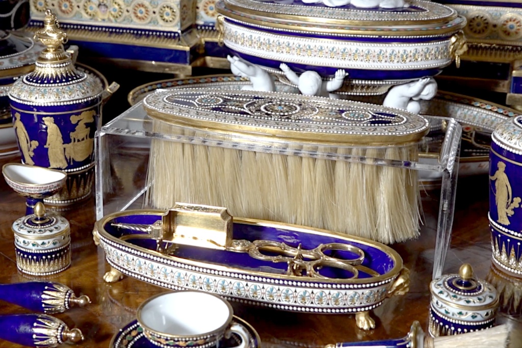 Севрский туалетный сервиз