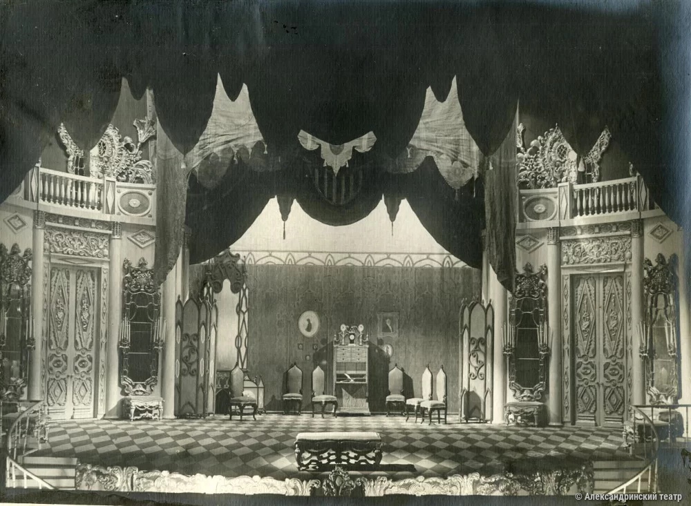 Декорации 5-й картины «Кабинет Арбенина». Фото: Александринский театр, alexandrinsky.ru.