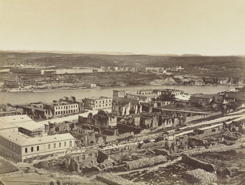 Неизвестный автор. Бухта Севастополя, разрушенного во время Крымской войны. 1890-е.