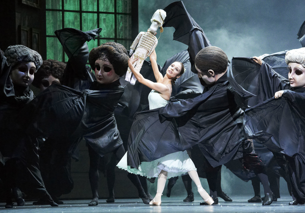 Фото: Michael Poehn. Источник: saint-petersburg.theatrehd.com. Правообладатель: Венская опера. A04050003_Nutcracker_3 Wiener Staatsballett _C_Michael Poehn.jpg