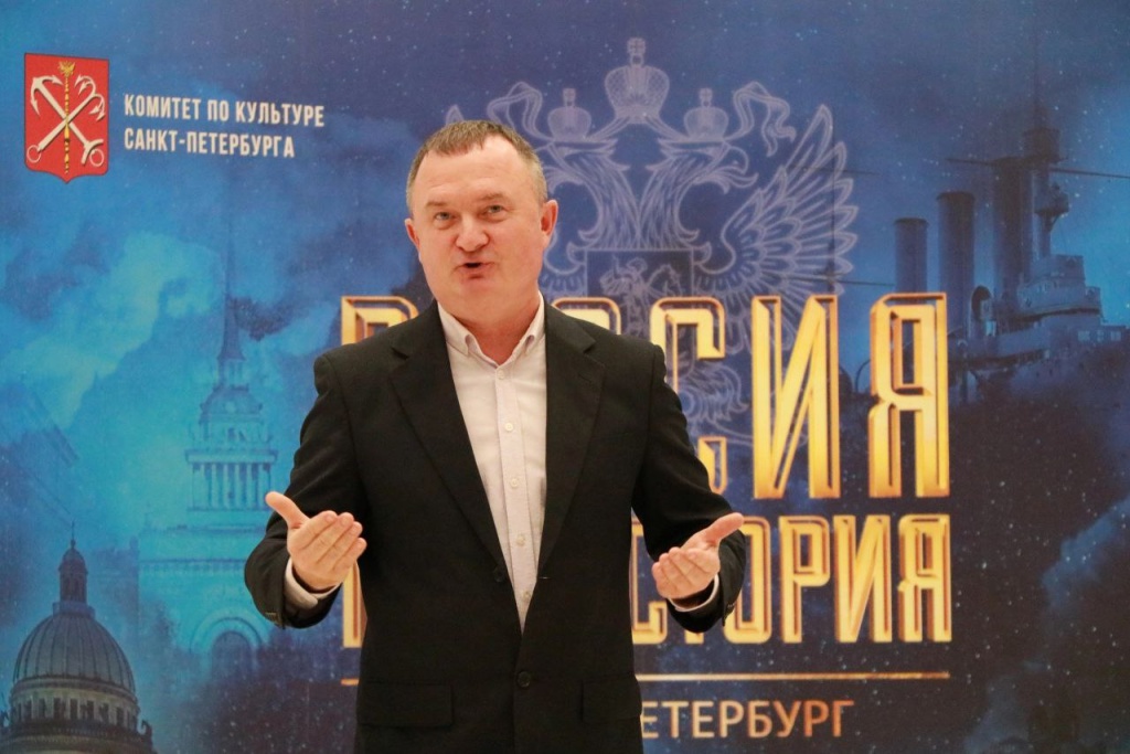 Олег Дуркин выступает перед членами СПб ВОГ в историческом парке «Россия – моя история». Фото: пресс-служба СПБ ВОГ.