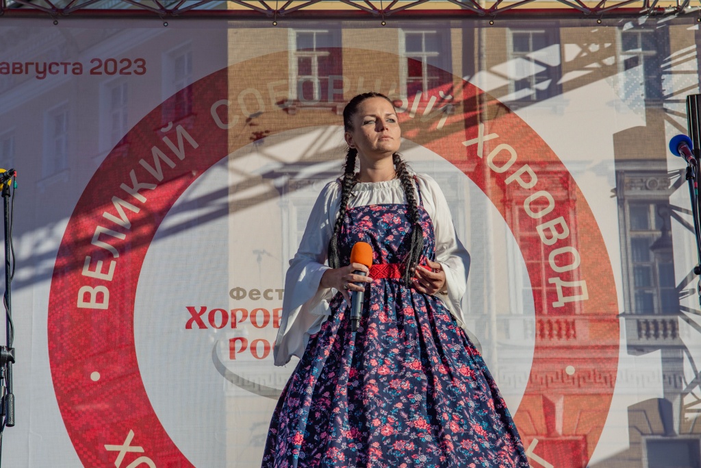 Певица Марья исполнила песни о победе и доме на исчезающих языках. Фото: Ирина Иванова. Певица Марья исполнила песни о победе и доме на исчезающих языках. Фото: Ирина Иванова.