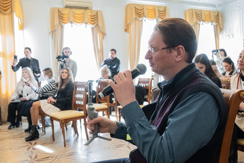 Вопросы от журналистов. Правообладатель: Ирина Иванова / Институт культурных программ. Вопросы от журналистов. Правообладатель: Ирина Иванова / Институт культурных программ.