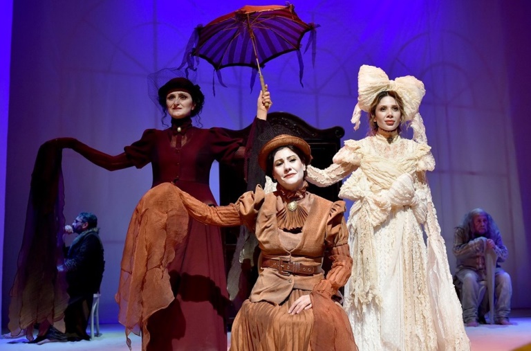 Сцена из спектакля «Машина Чехов». Источник: vk.com/alexandrinskytheater. Правообладатель: vk.com/alexandrinskytheater. 