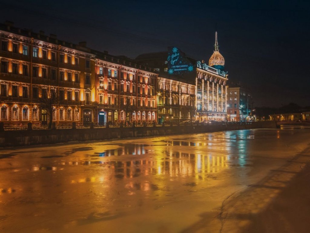 Вид на набережную у Красного моста. Фото: Ирина Иванова