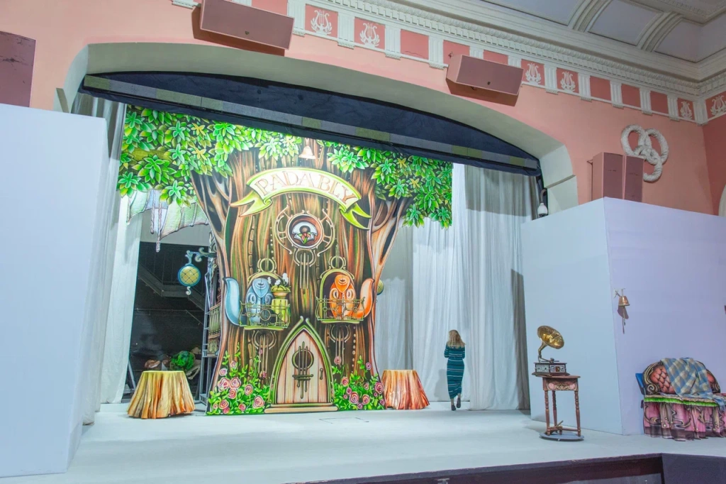 В этом сезоне "Зазеркалье" порадует зрителей еще несколькими премьерами. Фото: Ирина Иванова. 