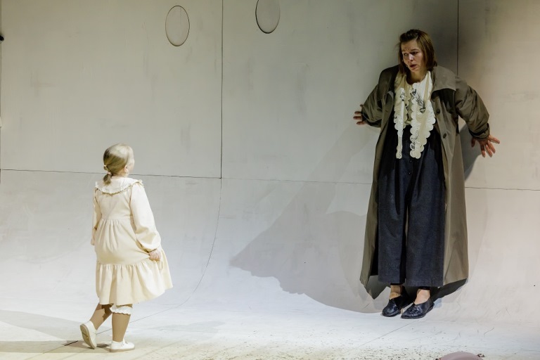 Фестиваль «Балтийский дом». Сцена из спектакля «Мадам Бовари». Источник: baltic-house.ru. Правообладатель: Театр-фестиваль «Балтийский дом».