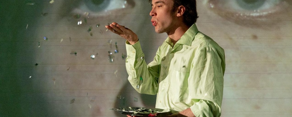 Выступление актера «У театр». Фото: alexandrinsky.ru Выступление актера «У театр». Фото: alexandrinsky.ru