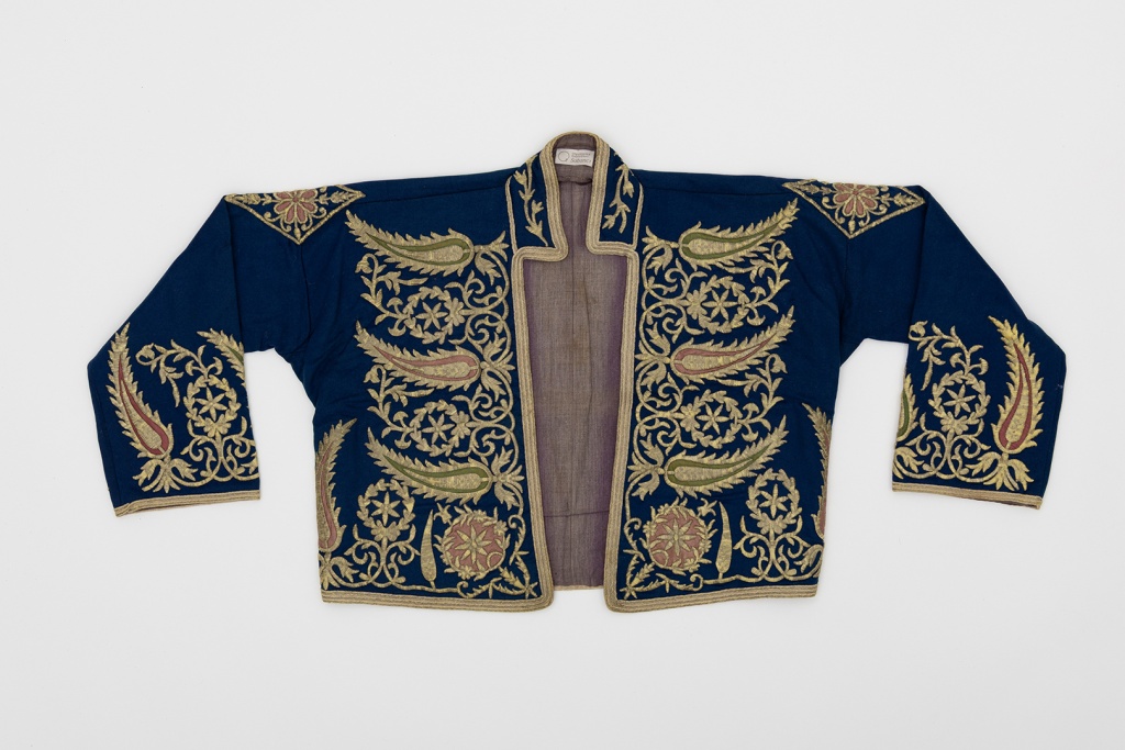 Куртка женская джепкен. Ткань, металлическая нить, хлопчатобумажная ткань (подкладка); вышивка. Турция (Османский период), XIX век. Фото: Коллекции Институтов Олгунлашма, Министерство национального образования Турецкой Республики.
