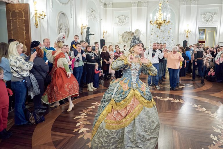 Фестиваль «Новогодняя кутерьма» в Гатчине. Фото предоставлено пресс-службой Музея-заповедника «Гатчина». Автор: Сергей Ритте. Правообладатель: Музей-заповедник «Гатчина». 