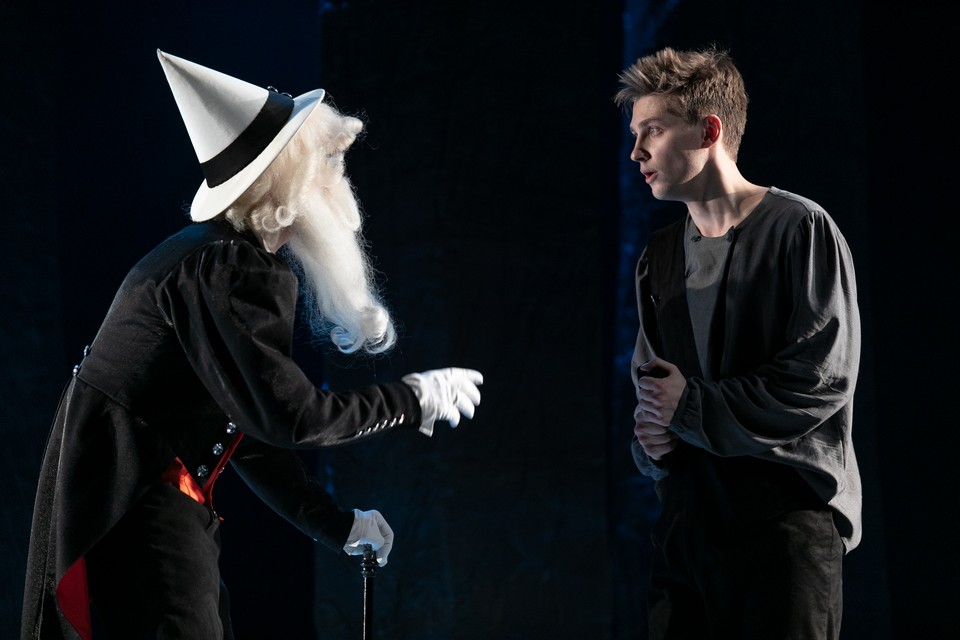 Сцена из спектакля «Холодное сердце». Фото: teatrvfk.ru. Правообладатель: Академический драматический театр им. В.Ф. Комиссаржевской. holodnoe_serdse_07.jpg