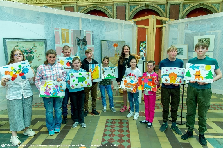 ХVII Международный творческий фестиваль «Шаг навстречу!» (2024). Источник: vk.com/spbfeststep. Правообладатель: Оргкомитет фестиваля. ХVII Международный творческий фестиваль «Шаг навстречу!» (2024). Источник: vk.com/spbfeststep. Правообладатель: Оргкомитет фестиваля.