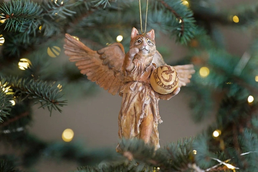 Конкурс продолжает старинную традицию создания новогодних и рождественских украшений своими руками. 