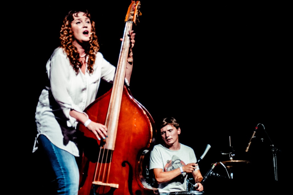 Мне бы хотелось собрать программу с нашими поющими девчонками - Аней Шельпяковой, Катей Кукуй, Ниной Малышевой и с Ильей Тиуновым. 