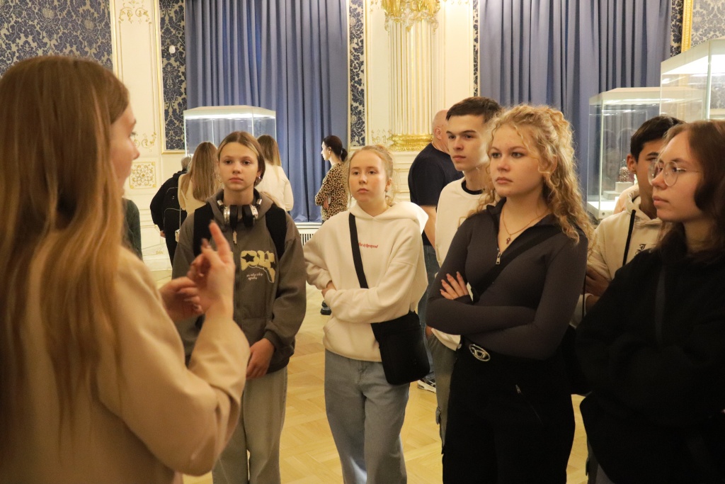 Правообладатель: центр «Языки без границ»