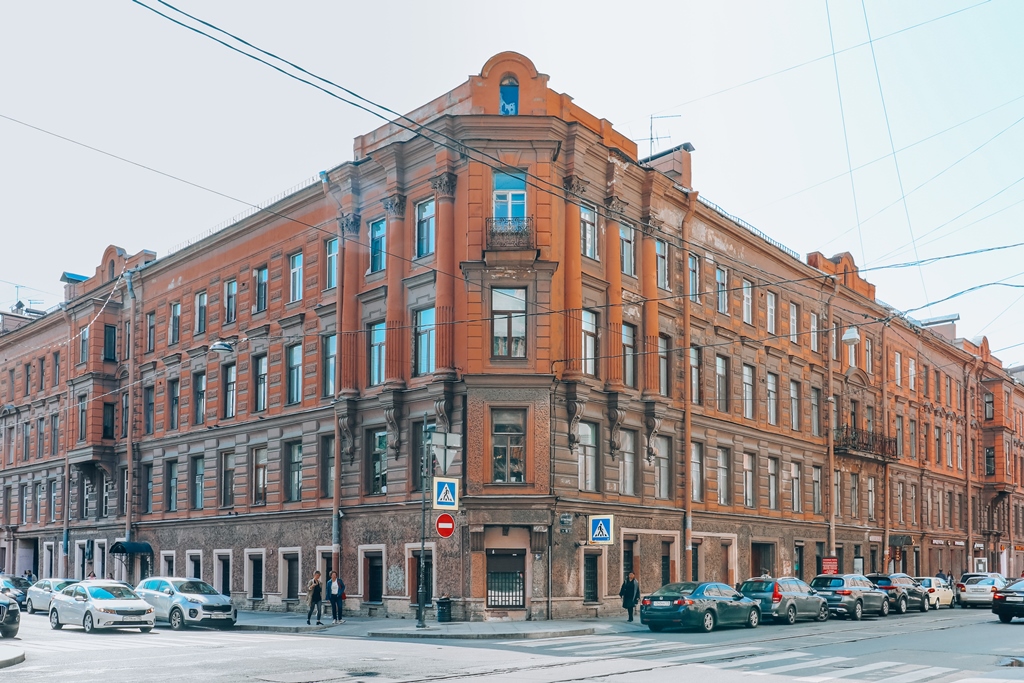 Дом на Коломенской улице, где располагается музей-квартира Льва Гумилева. 