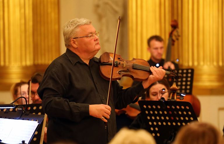 Художественный руководитель фестиваля, скрипач и дирижер Сергей Стадлер. Фото предоставлено пресс-службой «Петербург-концерта». Правообладатель: «Петербург-концерт». 