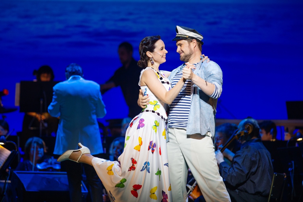 Карина Чепурнова и Федор Осипов в спектакле «А музы не молчали…»..jpg