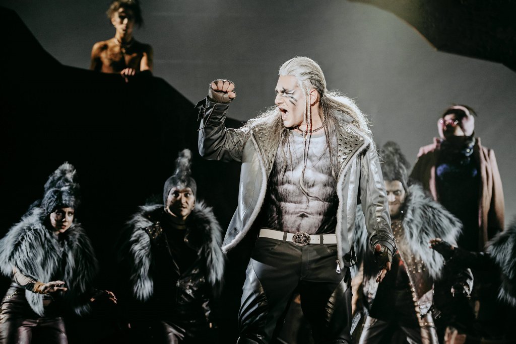 Акела - вожак волчьей стаи. Фото предоставлено пресс-службой Театра Эстрады. Акела - вожак волчьей стаи. Фото предоставлено пресс-службой Театра Эстрады.