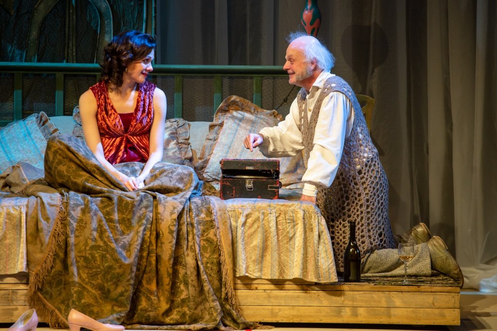 Предыдущую версию "Касатки" играли на сцене Молодежки 22 года. Фото: Юлия Кудряшова.