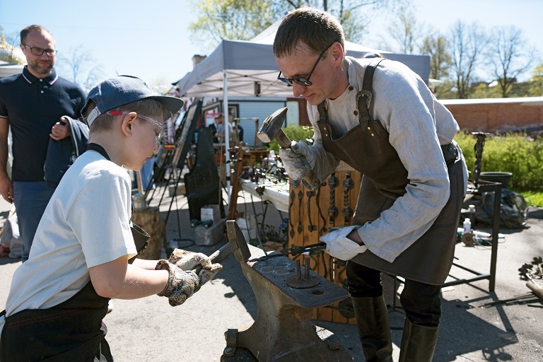 Кузнечный арт-фестиваль «Кронгефест». Фото предоставлено пресс-службой фестиваля. Правообладатель: Оргкомитет фестиваля. Кузнечный арт-фестиваль «Кронгефест». Фото предоставлено пресс-службой фестиваля. Правообладатель: Оргкомитет фестиваля.