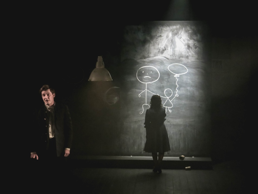 Фото: Ирина Иванова. Кадр из спектакля "Счастье мое" в "Балтийском доме" Балтийский дом Счастье мое нояб 2023. Фото - Ирина Иванова-2907.jpg