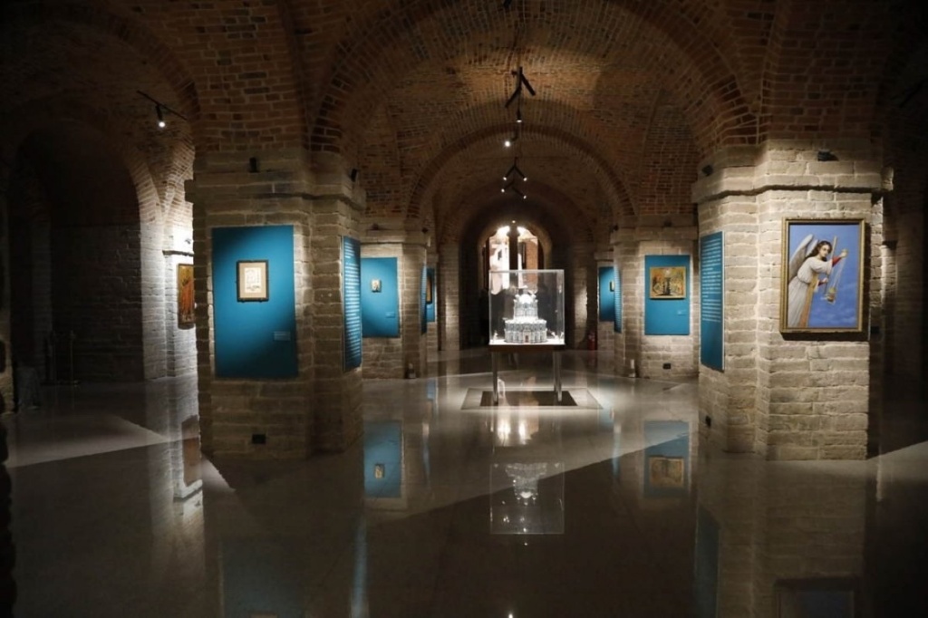 Правообладатель: Смольный собор.