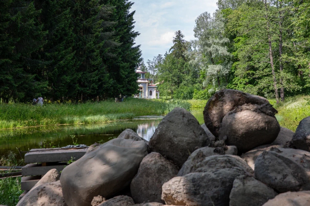 Музей-заповедник «Царское Село» приступил к реставрации плотин XVIII века на Верхних прудах в пейзажной части Екатерининского парка. 