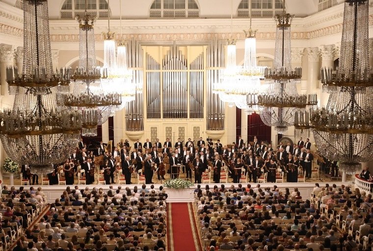 Большой зал Санкт-Петербургской филармонии. Заслуженный коллектив России Академический симфонический оркестр филармонии под управлением Николая Алексеева. Источник: vk.com/philharmoniaspb. Правообладатель: vk.com/philharmoniaspb. 