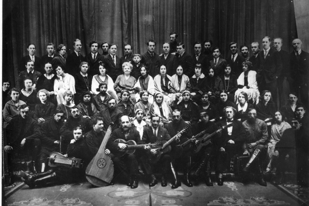 Артисты этнографического театра