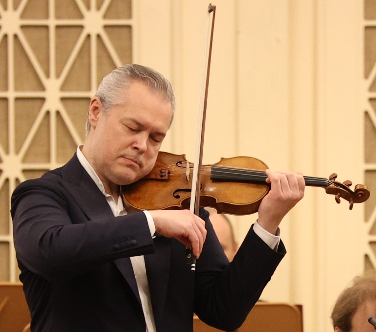 Скрипач Вадим Репин. Фото предоставлено пресс-службой Санкт-Петербургской филармонии им. Д.Д. Шостаковича. Автор: Стас Левшин. Правообладатель: Санкт-Петербургская филармония им. Д.Д. Шостаковича. 