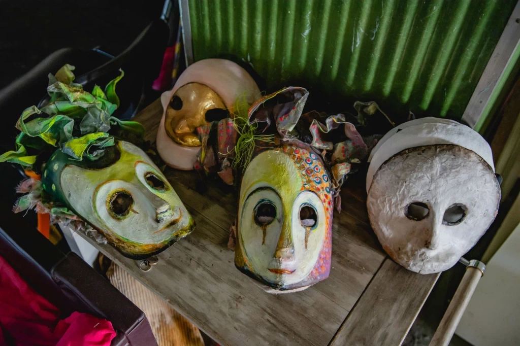 В театре более 300 масок. Фото: Ирина Иванова. 