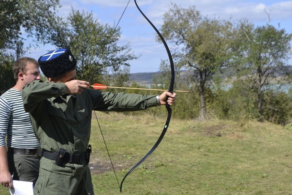 Казачья стрельба из лука Предоставлено Санкт-Петербургским Домом национальностей