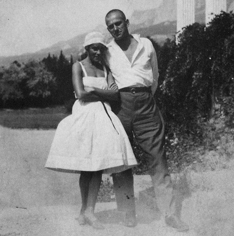 Владимир Маяковский и Лиля Брик. 1926 год Государственный литературно-мемориальный музей Анны Ахматовой в Фонтанном Доме, Санкт-Петербург 130856-лиля.jpg