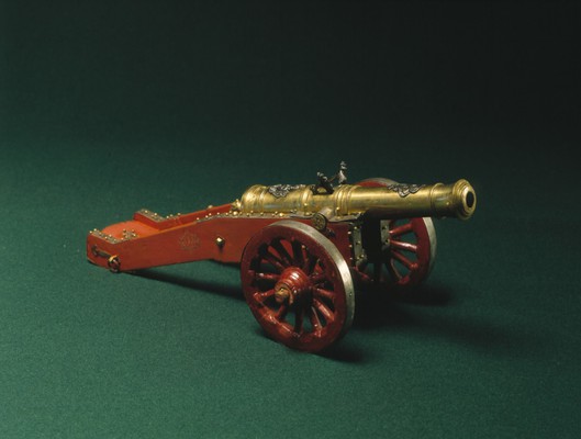 Модель 12-фунтовой пушки на колесном деревянном лафете. 1756 г. Правообладатель: Центральный военно-морской музей имени Петра Великого, navalmuseum.ru. Модель 12-фунтовой пушки на колесном деревянном лафете. 1756 г. Правообладатель: Центральный военно-морской музей имени Петра Великого, navalmuseum.ru.