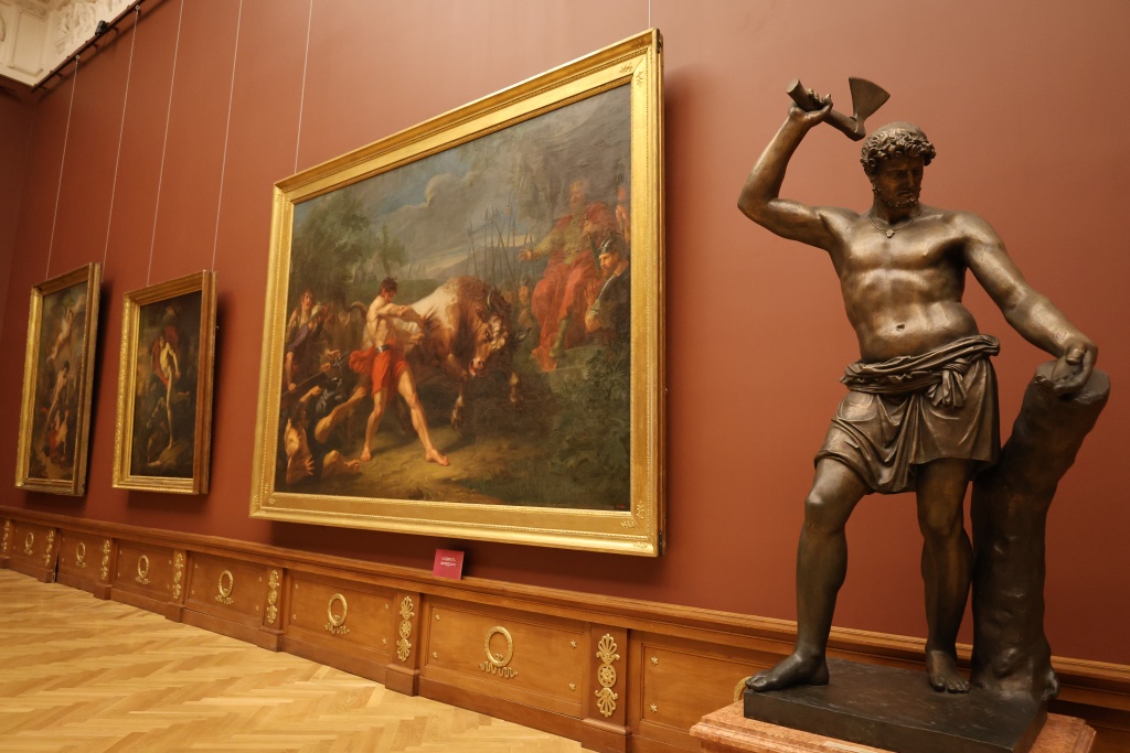 После завершения выставки «Великий Карл» к 225-летию со дня рождения Брюллова в Академические залы Михайловского дворца вернулись шедевры.