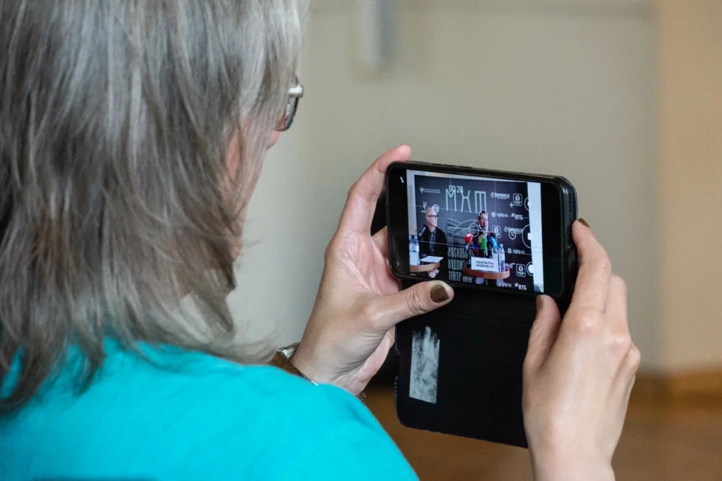 Журналисты задали Константину вопросы о гастролях, новых постановках и коллегах. Фото: Ирина Иванова. 