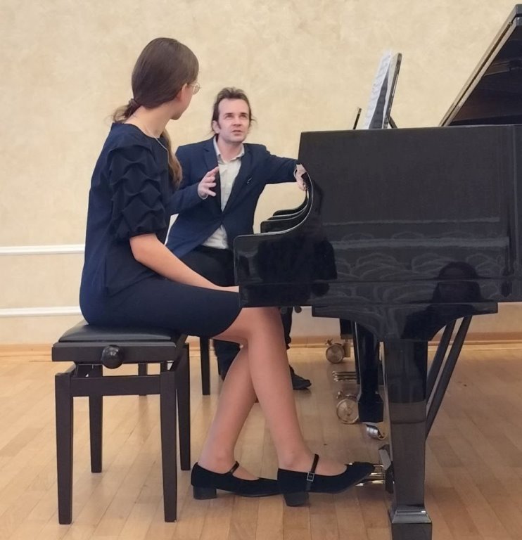 Мастер-класс. Правообладатель фото: Ресурсный методический центр развития образования в сфере культуры и искусства Санкт-Петербургского государственного бюджетного учреждения дополнительного профессионального образования «Институт культурных программ». 