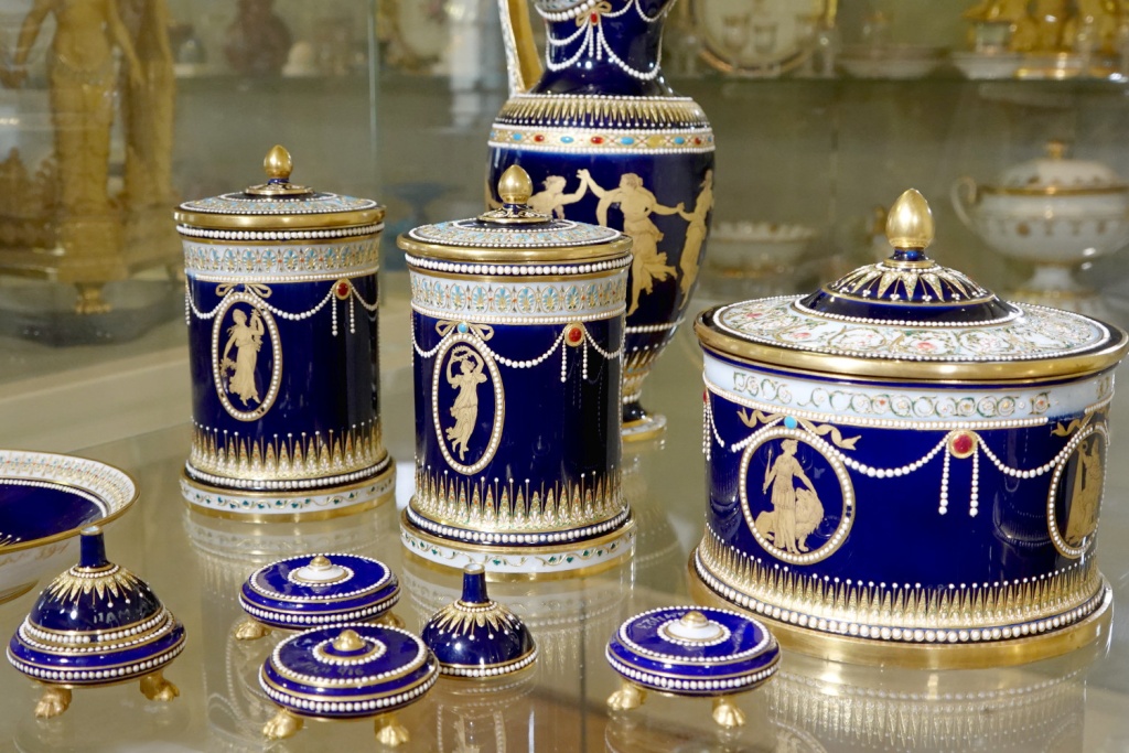 Севрский туалетный сервиз