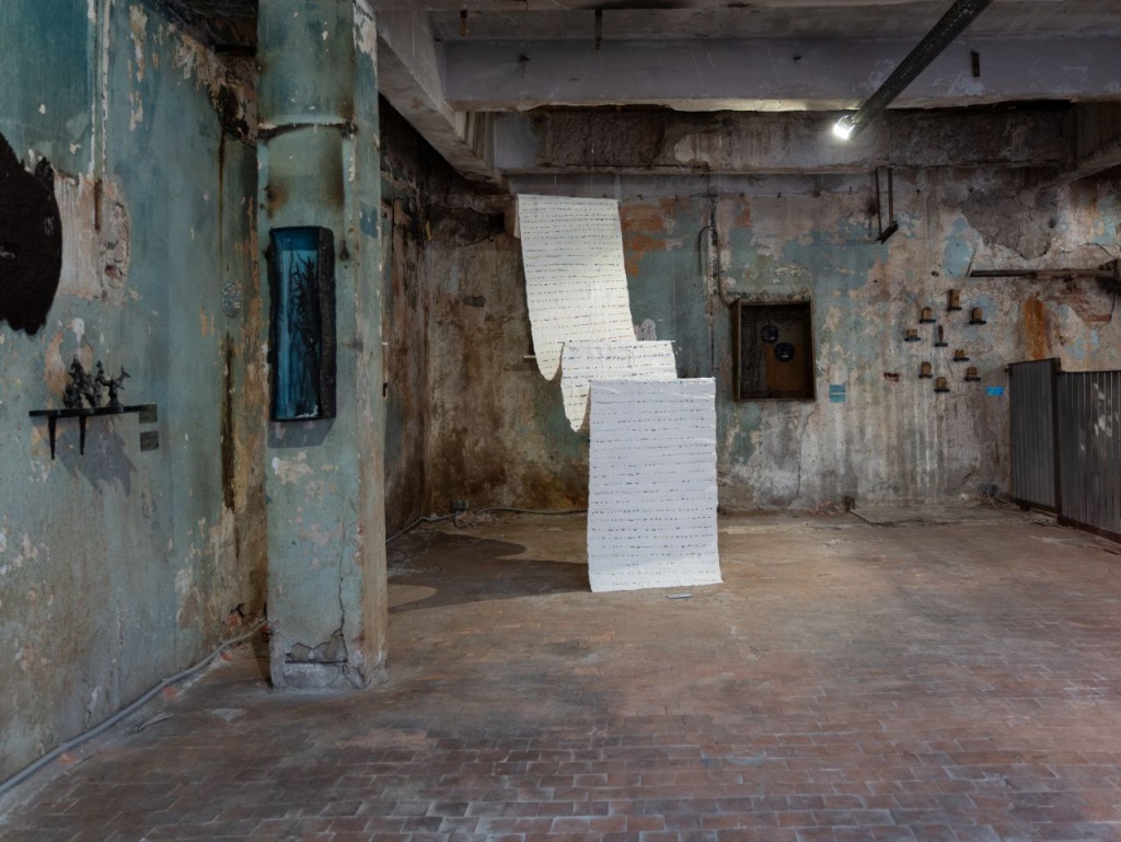 В 2000-х «сибирская готика» проявилась как литературный жанр. В 2000-х «сибирская готика» проявилась как литературный жанр.