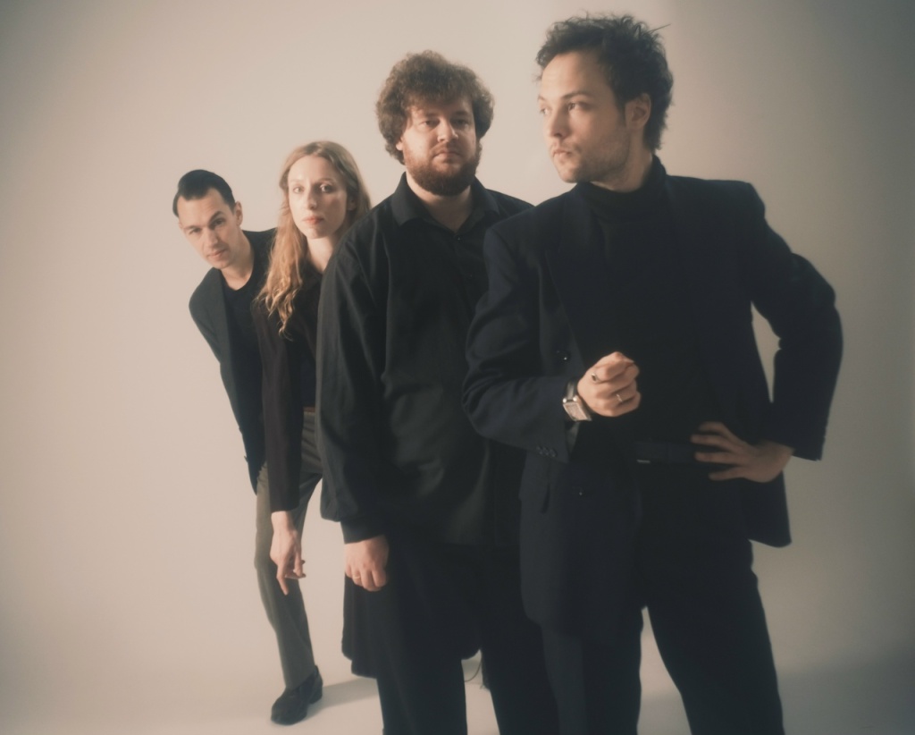 Фото: Маша Мутли. Правообладатель: vk.com/dictaphoneband. tWU5ZAhKCj9cQYIfJdT-Vz2-YBVlHam4uUk9ll6g4t01TDnYlisd7jQ4iuldxXY7JJbxQkfVHJpKfXYoB2gn1txC.jpg