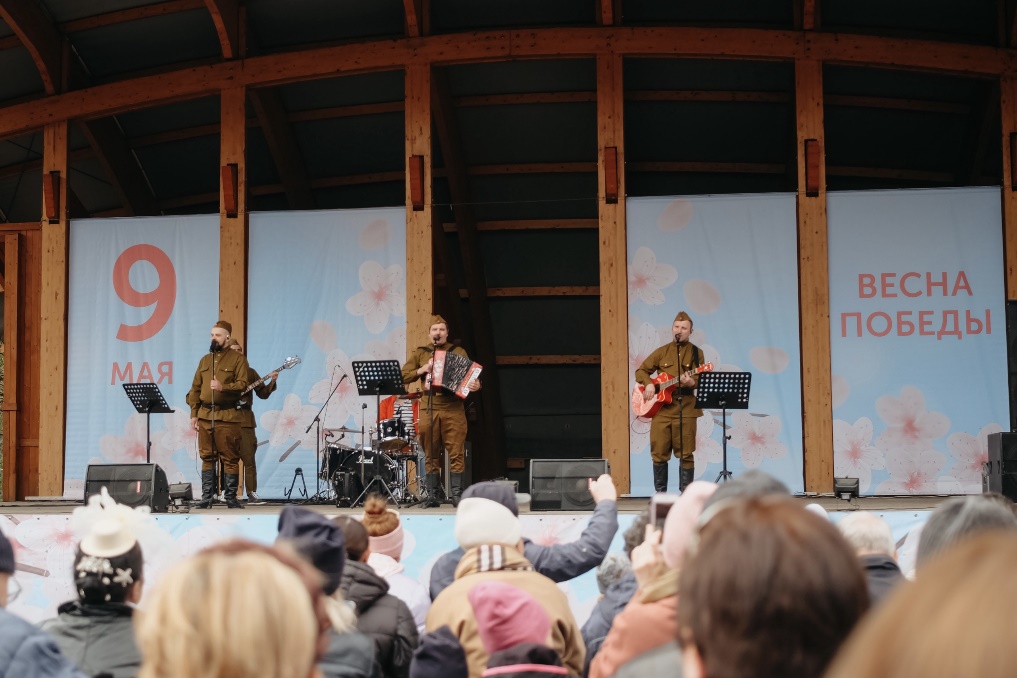 Правообладатель: Центральный парк культуры и отдыха имени С.М. Кирова.