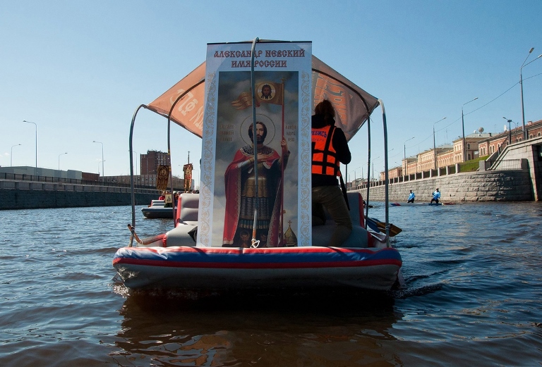 Водный Крестный ход по реке Неве. Источник: mitropolia.spb.ru. Правообладатель: mitropolia.spb.ru. Водный Крестный ход по реке Неве. Источник: mitropolia.spb.ru. Правообладатель: mitropolia.spb.ru.