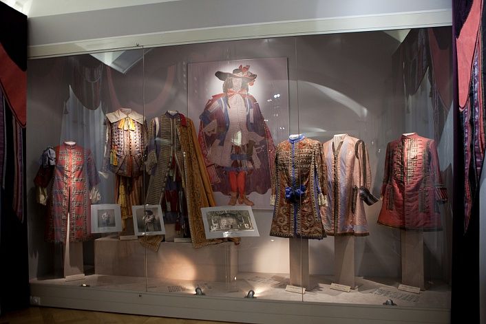 Фото: alexandrinsky.ru / Витрина с костюмами из спектакля «Дон Жуан» Мольера (режиссёр — Вс. Э. Мейерхольд, художник — А. Я. Головин, 1910 г.) Фото: alexandrinsky.ru / Витрина с костюмами из спектакля «Дон Жуан» Мольера (режиссёр — Вс. Э. Мейерхольд, художник — А. Я. Головин, 1910 г.)