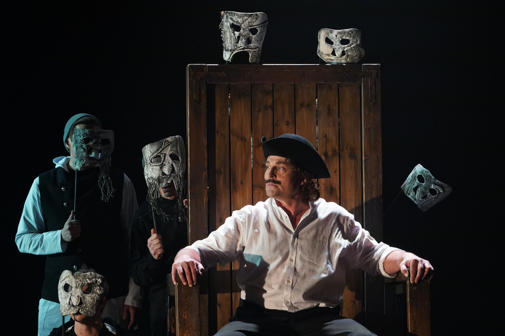 Сцена из спектакля «Пётр и Алексей» (2023). Правообладатель: Виктор Васильев / театр «На Литейном».