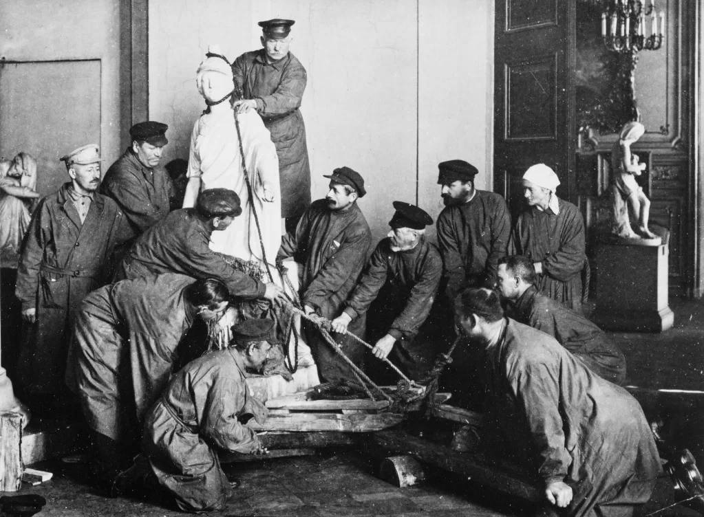 Выставка «История Русского музея в архивных фотографиях. К 125-летию ГРМ». Выставка «История Русского музея в архивных фотографиях. К 125-летию ГРМ».