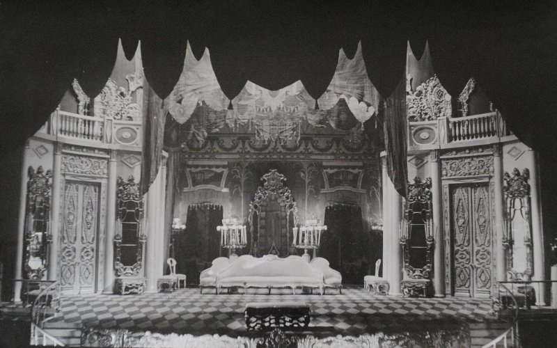 Декорации 2-й картины «Маскарад». Объединение государственных литературно-мемориальных музеев Пензенской области, goskatalog.ru.