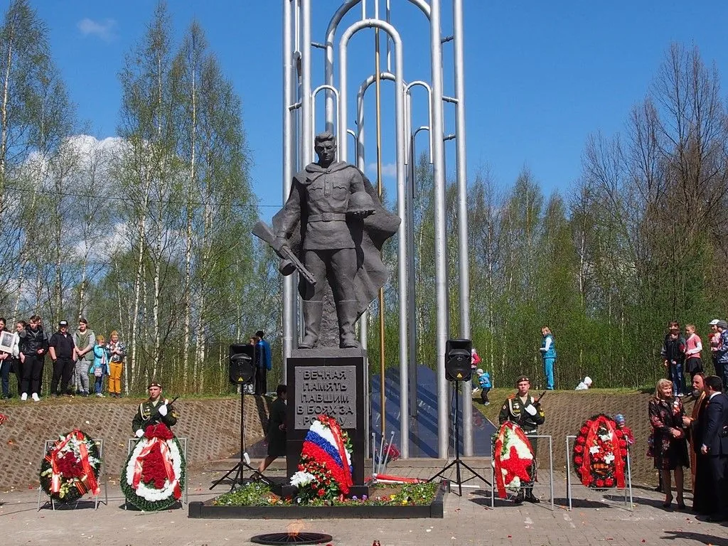 Памятник «Неизвестному солдату» в посёлке Невская Дубровка. Правообладатель: Администрация МО «Дубровское городское поселение», modubrovka.ru.